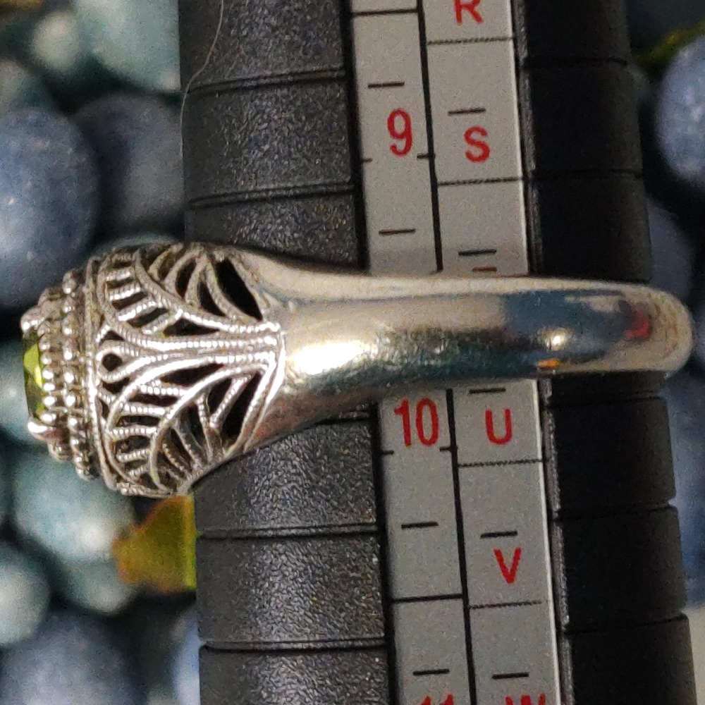 Sterling Silver Peridot Ring - Picture 4 of 5